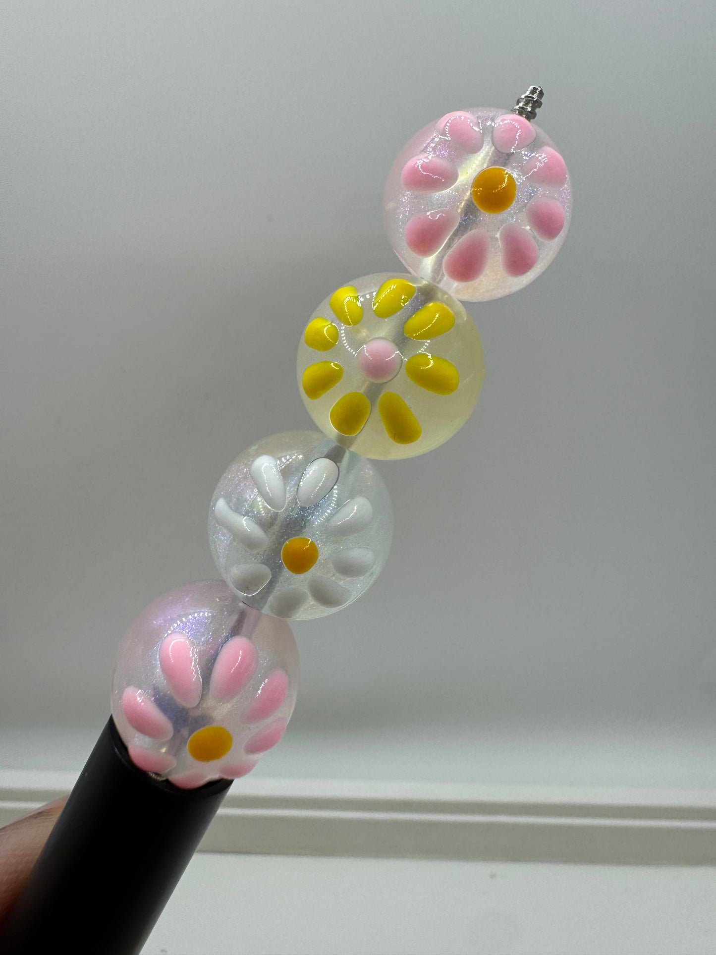 16mm handpainted Daisy Flower Bead 20pcs.